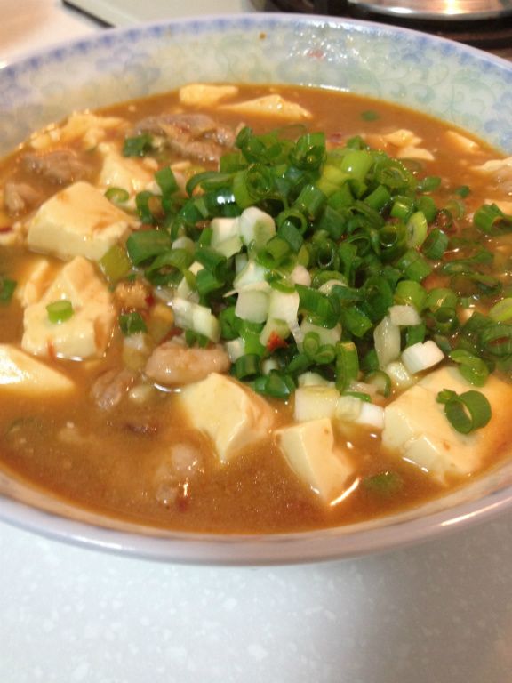 最後起鍋前加入蔥末拌一下，即裝盤。