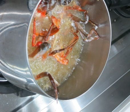 油溫100度就可以下鍋炸