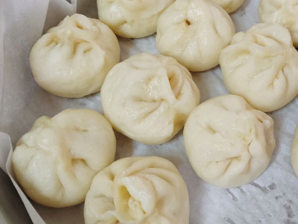 蒸大約15-20分鐘，餡料跟麵皮都熟了就完成美味的手工小籠包囉！