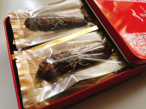 我習慣將小餅乾裝入袋中，並以封口機封口避免受潮