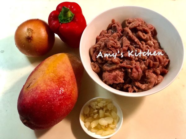 ✅牛肉片用醃料醃30分鐘
✅蒜頭切片
✅材料裡的調味料拌勻備用。