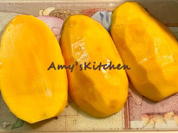 ✅芒果切法:
洗淨，果核的前後切片