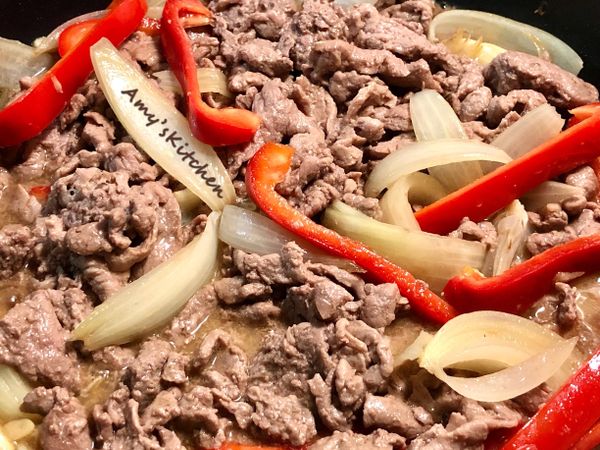 ✅紅椒生的也可以吃，拌拌就可以放牛肉跟調好的調味料囉
