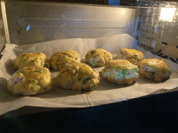 烤箱預熱１８０度後，將其放進烤箱烘烤２５分鐘