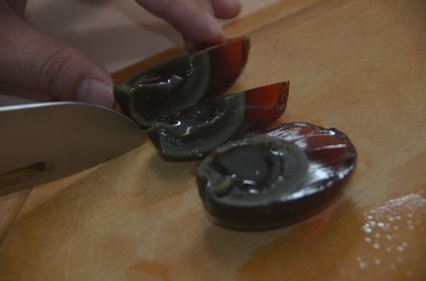 皮蛋切4份