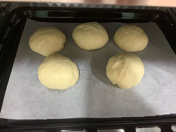 上下火160度，烤5分鐘後
再轉成上下火180度，烤8分鐘即可完成。