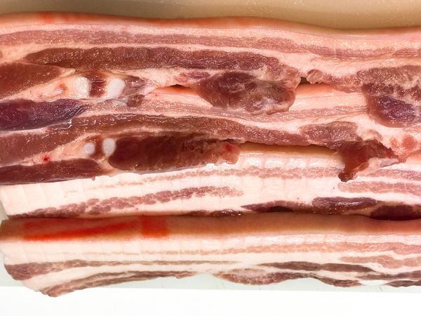 洗乾淨，擦乾、切段。