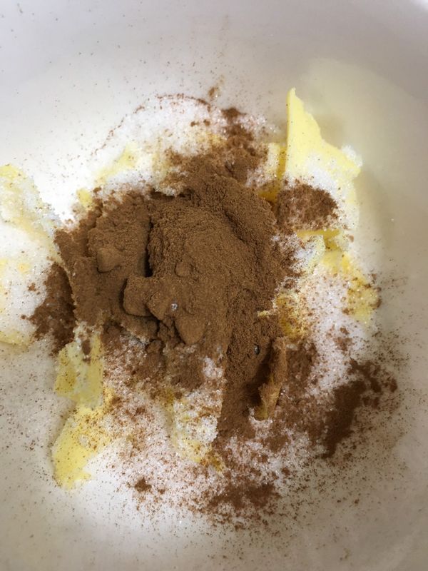 烤箱預熱200度

奶油、肉桂粉、細砂糖攪拌均勻備用。