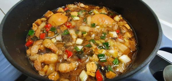 換另一深鍋，將炒好的肉末放入，再加入些許的水、蠔油、醬油、白胡椒粉、八角，覆蓋所有食材以小火悶煮，等待過程約再加入2-3次的水，熬煮約30-40分鐘，即可完成。

可依照個人喜好，加入蛋或豆腐。