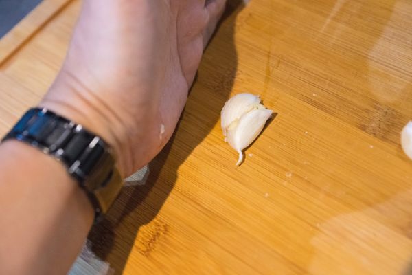 蒜頭我習慣不切碎這樣要放烤箱時比較不會烤焦蒜頭