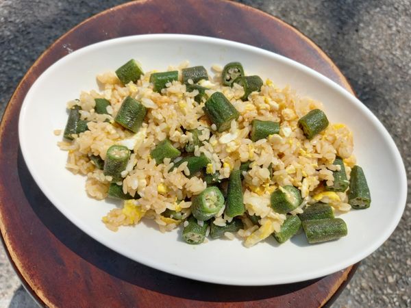 秋葵有黏稠物會分泌出來，所以口感會有種勾芡味兒

今天完成的蛋炒飯料理