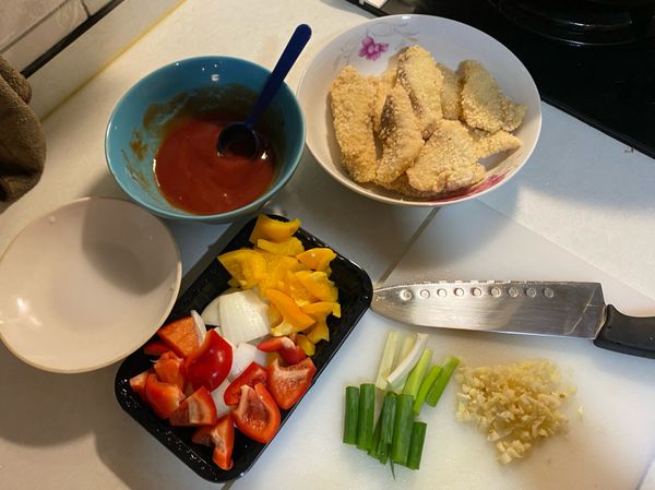 醬汁先備好（砂糖1匙/番茄醬6匙/醋1匙/少許鹽）
太白粉水