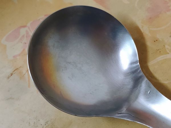 👆這道滷肉調味用的匙，都是上圖這種舀湯的湯匙唷！

1.蒜頭切末
2.洋蔥切末
3.三層肉燙熟切肉條備用