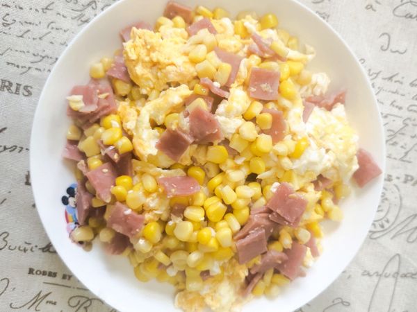 小孩最愛的玉米、火腿、蛋，都有。
