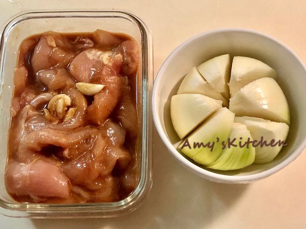 ●洋蔥剝皮順紋切