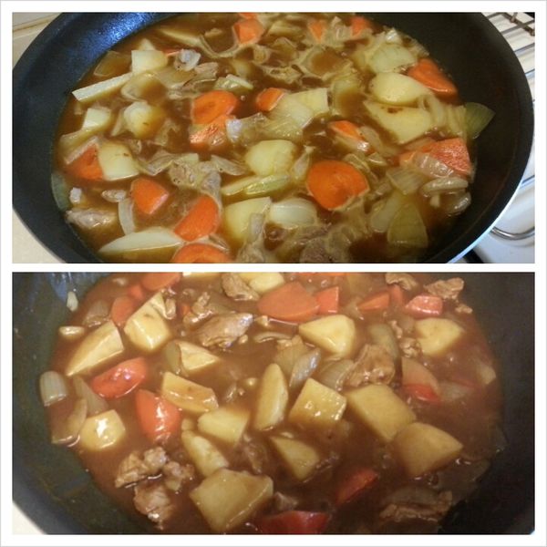 緊接著加入白開水和濃濃咖哩塊一起煨煮，讓咖哩入味金黃上色