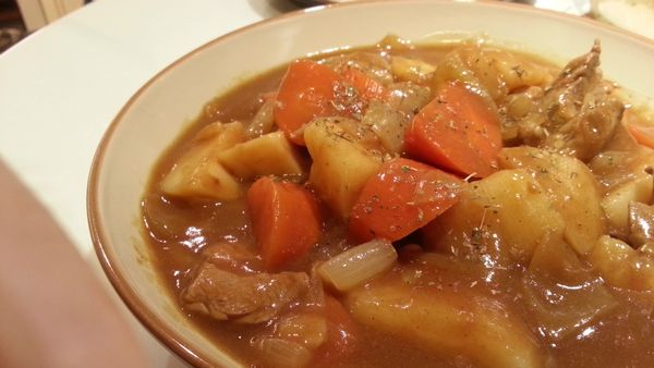 煨煮至濃濃郁郁後金黃咖哩盛盤!!!!!
灑上一點香料更棒哦