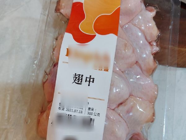 雞翅退冰（我是去便利購買的）。