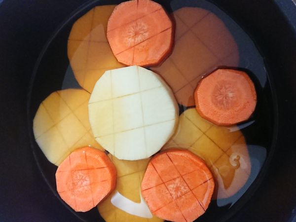 放入水 醬油 味醂 蜂蜜