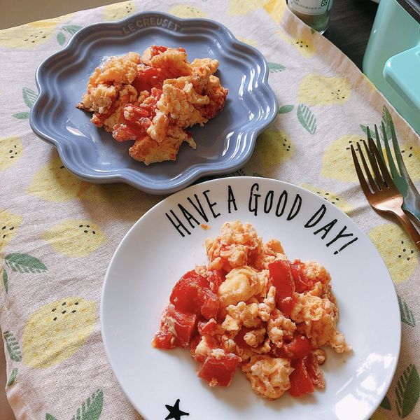 美味又營養的雙人份番茄炒蛋早餐料理輕鬆完成(可視個人口味撒上黑胡椒)