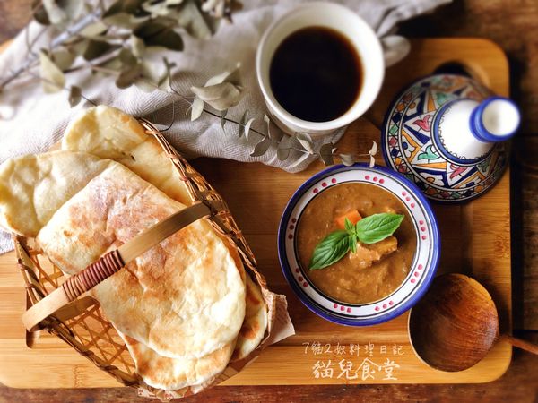 撕塊熱呼呼的的烤餅，蘸著辛香咖啡或辣肉醬ㄧ起享用，溫潤的風味，讓人胃口大開。