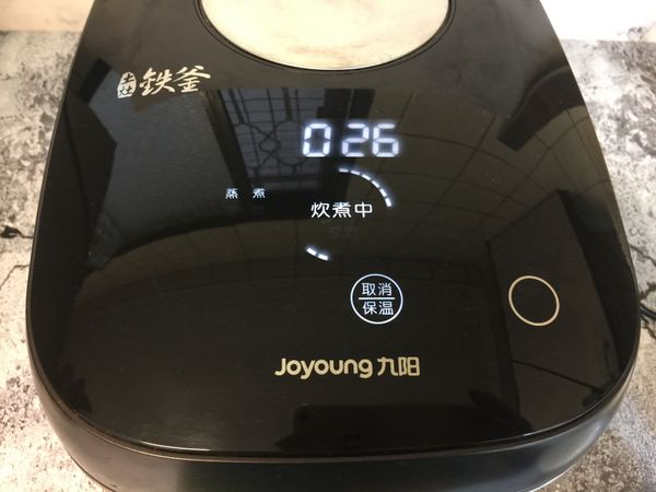 蓋上蓋子燜煮,約5~6分左右