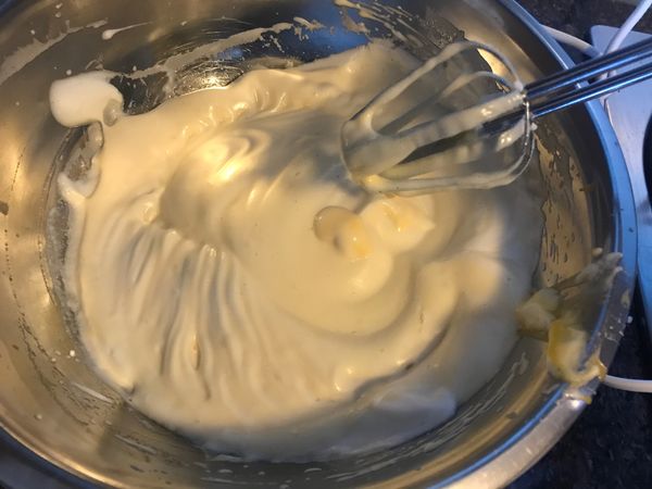 加入蛋黃液攪拌均勻