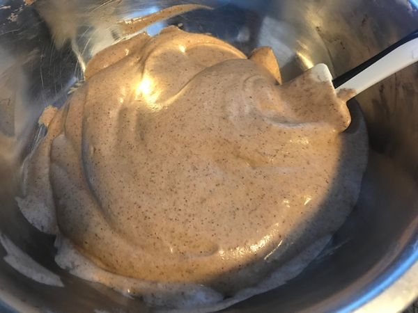 <預熱烤箱170度C>
可可粉和麵粉加入,以"切拌"方式混合均勻