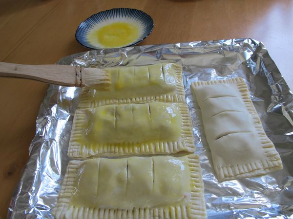 表面刷上蛋黃液