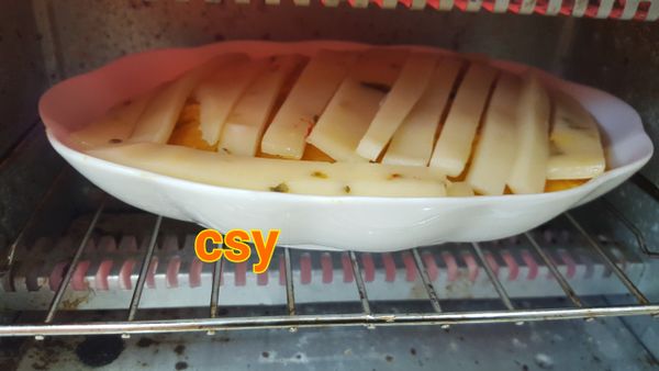 把蒸熟的地瓜南瓜加一些奶油拌勻壓碎
（ 壓碎的程度看個人喜好）