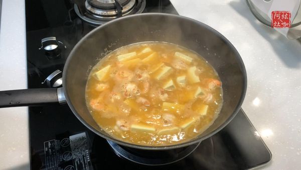 ①味道沒問題後➕蔥花拌勻開始勾芡
②➕太白粉水勾芡至自己喜歡的濃稠度