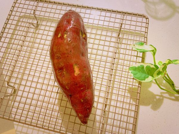 （先將地瓜放入冰箱冷凍冰一天！）
放入氣炸鍋轉180度氣炸30分鐘