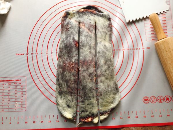 接著將麵糰分成3等份