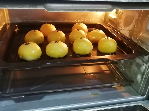 烤箱預熱180度， 以180度烤20分鐘取出