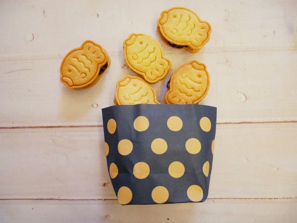 「蘭姆酒葡萄夾心餅乾」完成囉！！一群帶著酒氣味的小魚兒～～（笑）