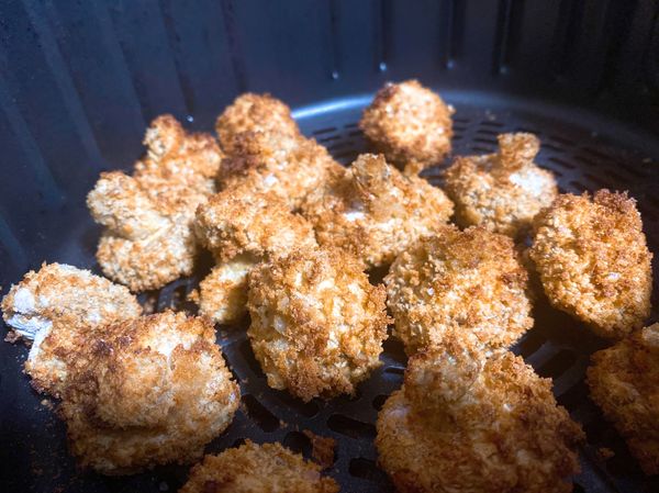 380F氣炸6分鐘，搖一次，再氣炸5分鐘（共氣炸11分鐘）。
即成。可配沙律醬或酸甜醬