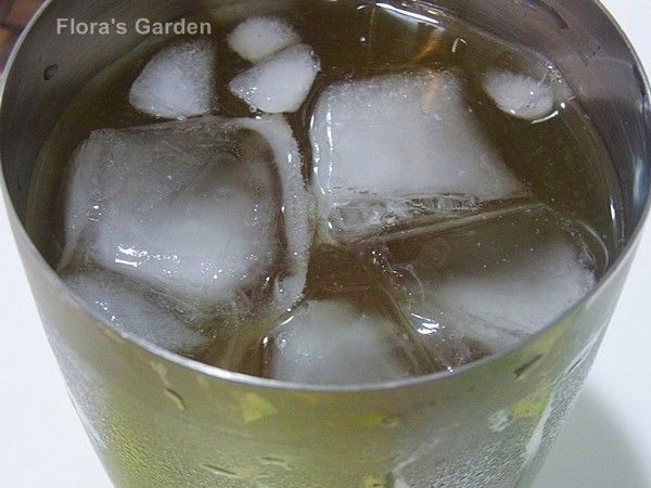 將所有食材放進手搖杯中搖勻就完成了^O^