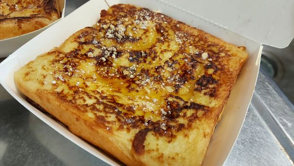 最後淋上蜂蜜   撒上花生糖粉就完成了