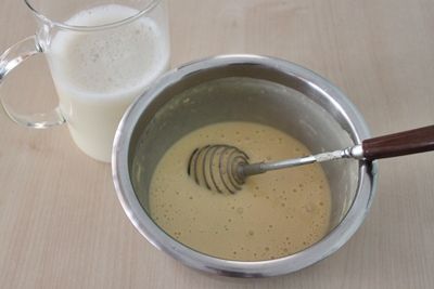 [鬆餅]將所有鬆餅粉混合在調理盆中攪拌到無粉粒。