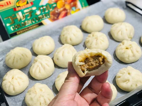 咖哩肉餡香氣十足，薄薄的皮多多的咖哩肉餡。