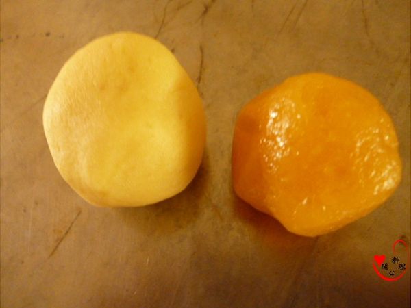 皮和餡分成約20~25G(依自己的模型決定)
約1:1(或餡少一點點)