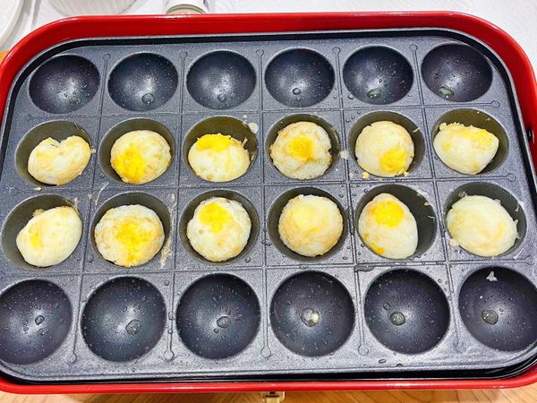 煎到恰恰後便可用竹籤插起，1根4顆或5顆隨自己喜歡；