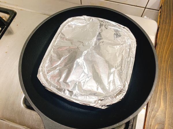 放入平底鍋，開小火烤10分鐘即可