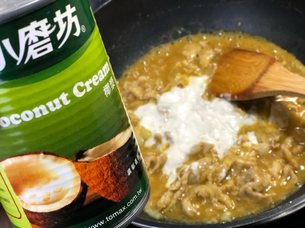 依照個人喜好加入椰漿增添風味。