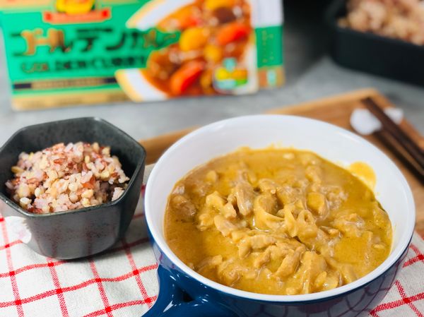 拌煮均勻並確認味道適中後就能起鍋享用。

超級香濃的椰漿咖喱，有濃濃的南洋風，非常下飯。來一碗五穀飯，健康又美味。

歡迎來逛逛我的Facebook粉絲專頁吧！ 
https://www.facebook.com/jessica.love.cooking/