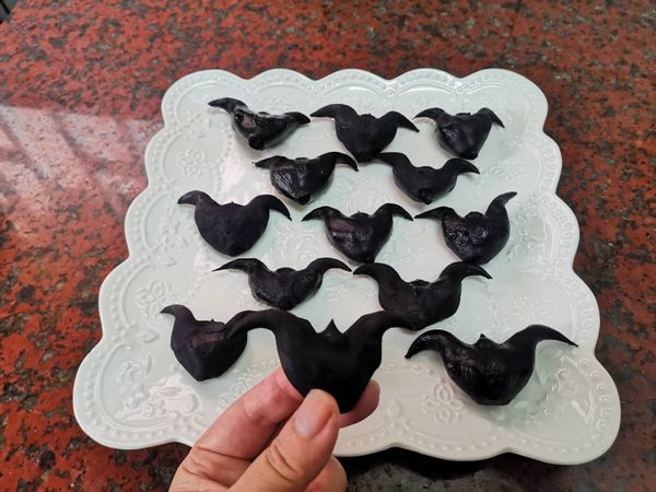 煮好的菱角變身一道飯後零嘴