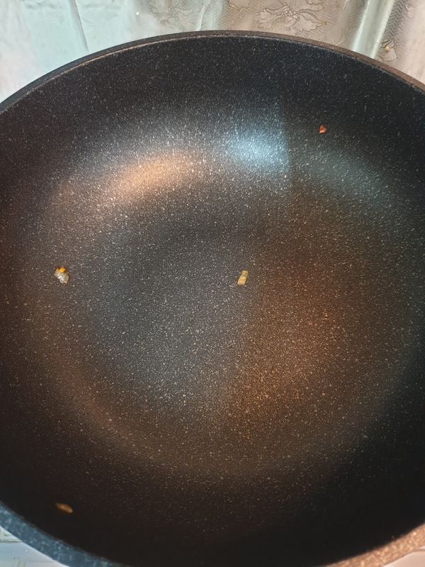 (炒完的鍋底不油膩、不黏糊、不燒焦，代表火侯控制很好)