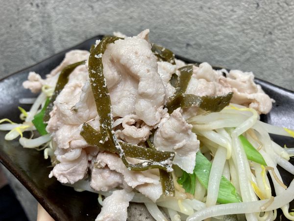 隨興擺盤：
可將豆芽菜擺下面、豬肉片擺上頭