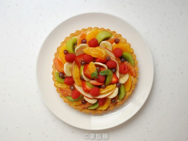美得像一盤寶石的水果塔，特別耀眼。