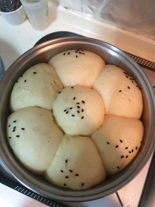 作法②烤箱/氣炸鍋預熱180℃。

麵包以180℃烤20~25分鐘。